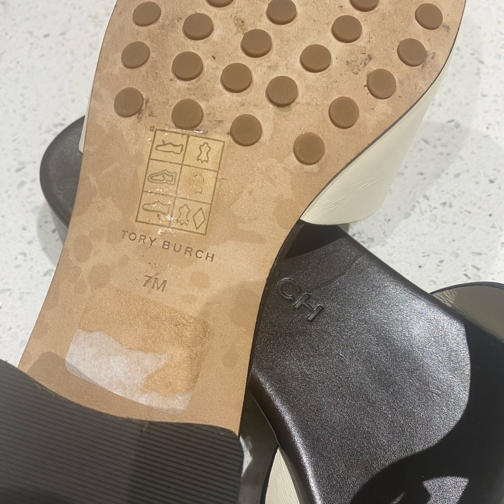 Tory Burch Bombe Miller Logo Slide - Picture 6 of 9